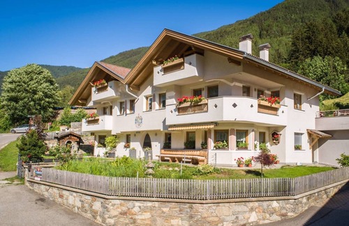 Valle Aurina Apartment | Apartment "Steinhaus XL1" with Mountain View, Shared Pool & Wi-Fi