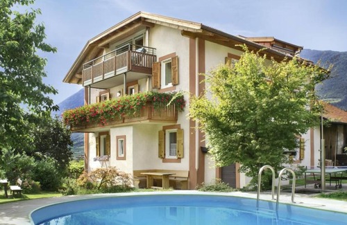 Merano Apartment | Apartment 'Stöckerhof Blume' with Mountain View, Shared Pool and Wi-Fi