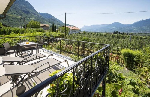 Merano Apartment | Apartment 'Stöckerhof Herz' with Mountain View, Shared Pool and Wi-Fi