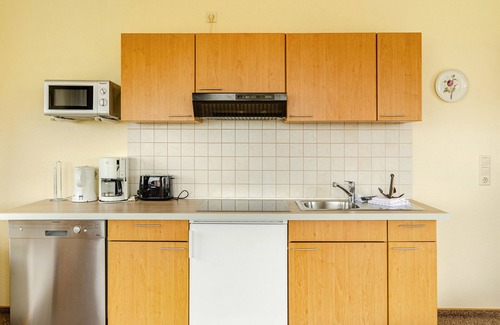 Baltrum Apartment | Apartment 'Strandhus Uiterst-hörn Treibholz' with Sea View, Shared Garden and Wi-Fi