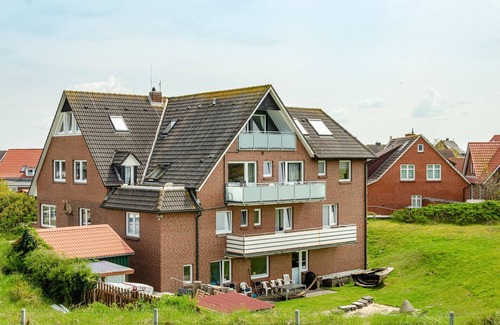 Baltrum Apartment | Apartment 'Strandhus Uiterst-hörn Treibholz' with Sea View, Shared Garden and Wi-Fi