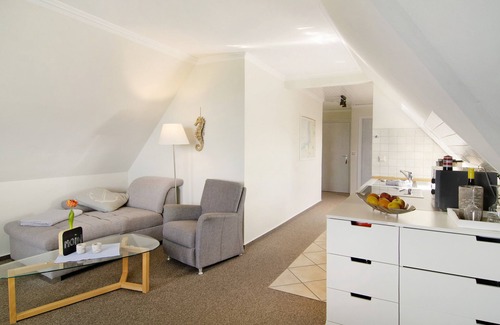 Baltrum Apartment | Apartment 'Strandhus Uiterst-hörn Utkiek' with Balcony and Wi-Fi