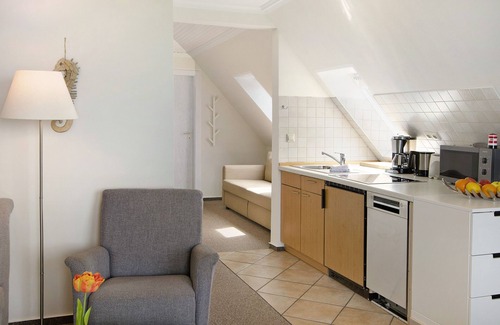 Baltrum Apartment | Apartment 'Strandhus Uiterst-hörn Utkiek' with Balcony and Wi-Fi