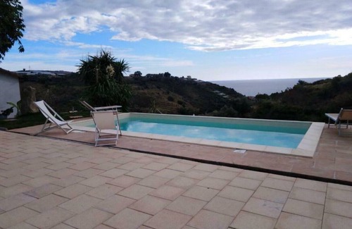 Pompeiana Apartment | Apartment/studio with private terrace with sea view