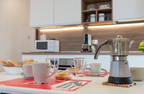 Giovinazzo Apartment | Apartment 'Suite House Palazzo La Fenicia' with Sea View, Wi-Fi and Air Conditioning