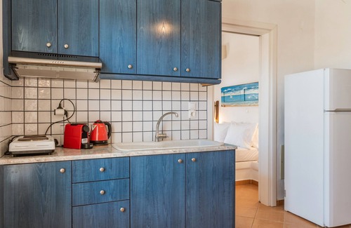 Kini Apartment | Apartment 'Suite No 2' with Sea View, Wi-Fi and Air Conditioning