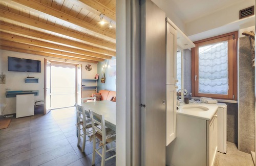 Perledo Apartment | Apartment "Sunset" with Lake View, Terrace & Wi-Fi