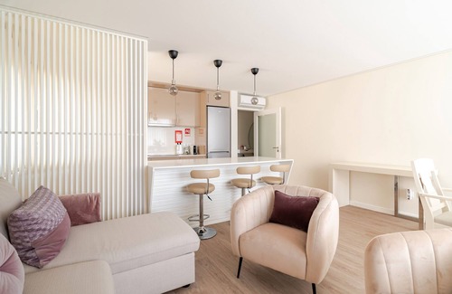 Darque Apartment | Apartment 'Surf and Chill House' with Mountain View, Wi-Fi and Air Conditioning