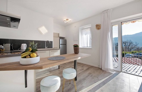 Tremosine Apartment | Apartment 'Tatiana Flower' with Mountain View, Shared Pool and Wi-Fi