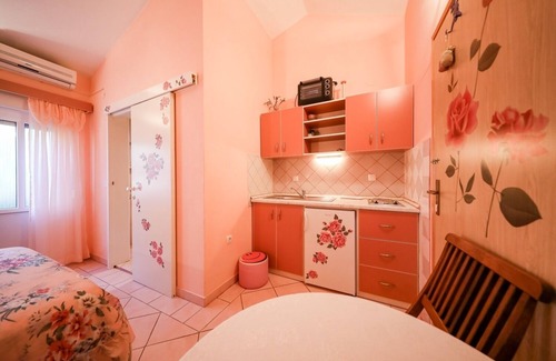 Brbinj Apartment | Apartment Tara - 70 m from beach: SA2 rozi(2) - Brbinj, Island Dugi otok, Croatia