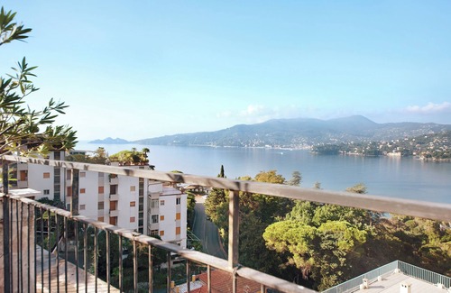 Zoagli Apartment | Apartment 'Terrazza Oriana' with Sea View & Wi-Fi