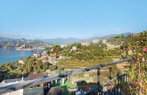 Zoagli Apartment | Apartment 'Terrazza Oriana' with Sea View & Wi-Fi