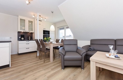 Neuharlingersiel Apartment | Apartment top left - House Fallen anchor