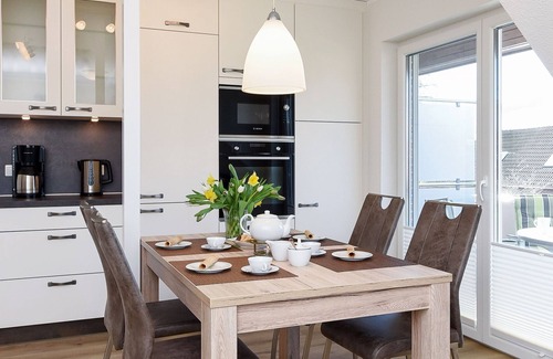 Neuharlingersiel Apartment | Apartment top left - House Fallen anchor