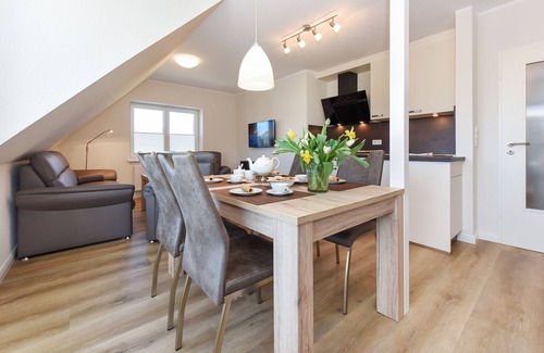 Neuharlingersiel Apartment | Apartment top left - House Fallen anchor