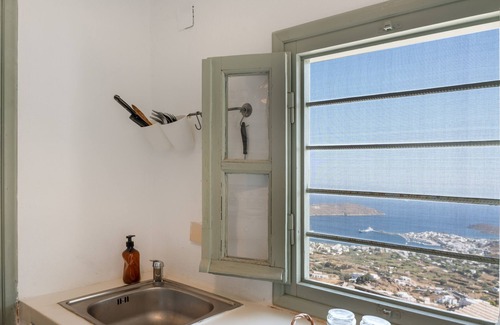 Serifos Apartment | Apartment "Traditional Hora House" with Private Terrace & Air Conditioning