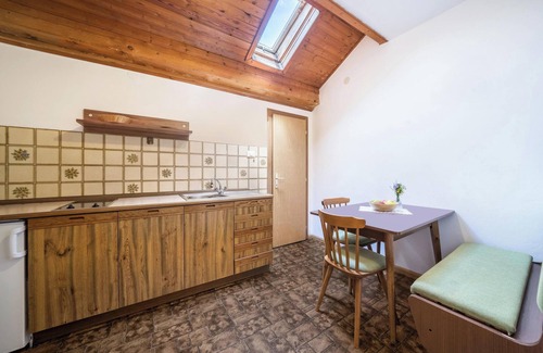 Lana Apartment | Apartment "Tschigat Leilichhof" with Mountain View, Wi-Fi, Balcony & Garden