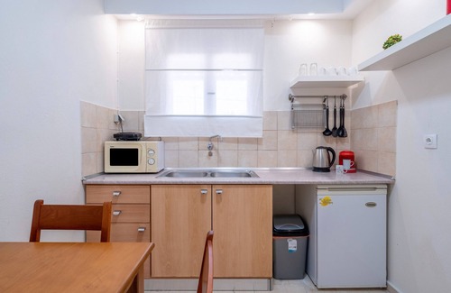 Kavos Apartment | Apartment 'Two Bedroom 2' with Balcony, Wi-Fi and Air Conditioning