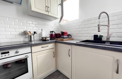 Evreux Apartment | Apartment 'Une Pause À Evreux Logement Entier' with Wi-Fi