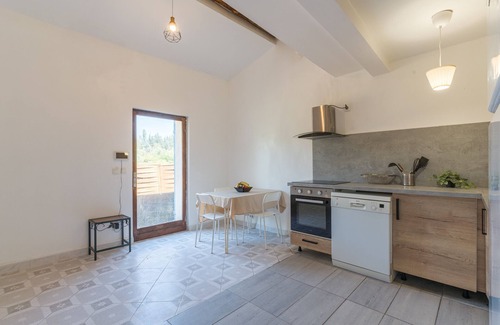 Venelles Apartment | Apartment 'Vennelles - 4 Personnes' with Wi-Fi