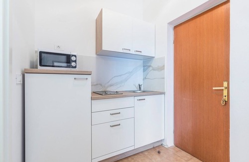 Stranici kod Nove Vasi Apartment | Apartment Vetrina A2 with Shared Pool