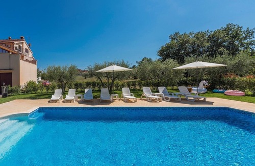 Stranici kod Nove Vasi Apartment | Apartment Vetrina A2 with Shared Pool