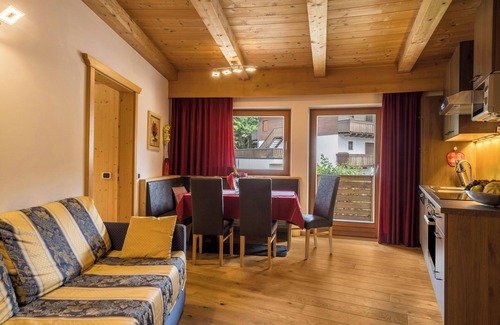 Mareo Apartment | Apartment "Villa Anita Piz da Peres" with Mountain View, Sauna, Wi-Fi & Terrace