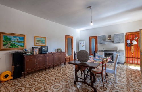 Lecce Apartment | Apartment 'Villa Aurora' with Shared Pool, Wi-Fi and Air Conditioning
