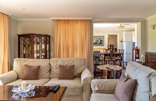 Canico Apartment | Apartment "Villa Echium T1" with one bedroom and shared garden