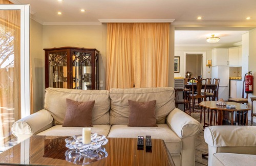 Canico Apartment | Apartment "Villa Echium T1" with one bedroom and shared garden