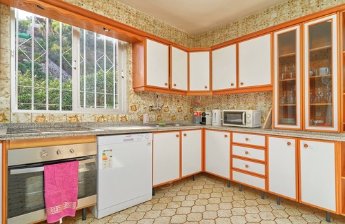 Salobrena Apartment | Apartment 'Villa Sol De La Molina' with Shared Pool, Wi-Fi and Air Conditioning