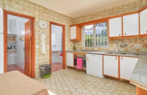 Salobrena Apartment | Apartment 'Villa Sol De La Molina' with Shared Pool, Wi-Fi and Air Conditioning