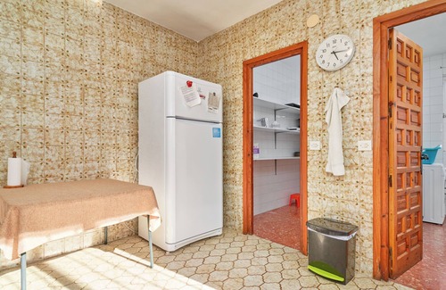 Salobrena Apartment | Apartment 'Villa Sol De La Molina' with Shared Pool, Wi-Fi and Air Conditioning