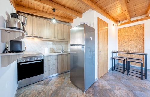 Dafnata Apartment | Apartment 'Viola' with Mountain View, Wi-Fi and Air Conditioning