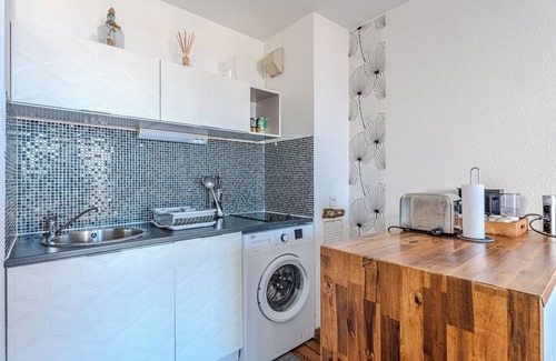 Arcachon Apartment | Apartment 'Vue Mer Arcachon' with Sea View, Private Terrace and Wi-Fi
