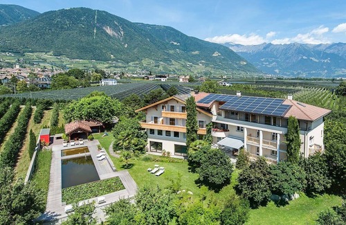 Lana Apartment | Apartment "Weinsepphof 1" with Mountain View, Pool, Wi-Fi, Garden & Balcony