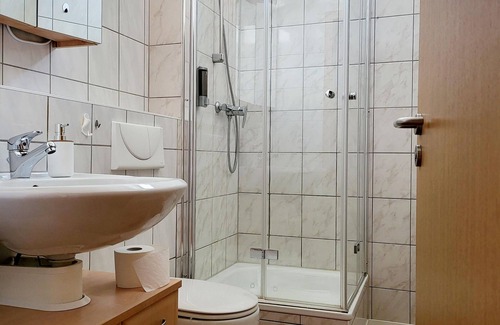 Reusa Apartment | Apartment Westend, shower, WC, 1 bedroom - Ferienwohnungen Graf