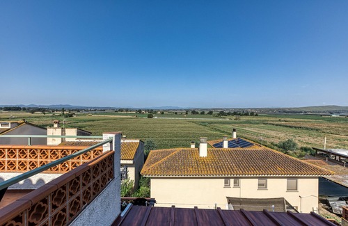 Bellcaire d'Emporda Apartment | Apartment with Views in Bellcaire