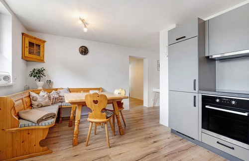 Burkau Apartment | Apartment 'Willkommen Im Ferienhaus Europahof' with Garden, Balcony and Wi-Fi