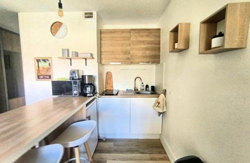 Les Arenes Apartment | Apartment with balcony 800 meters from the sea