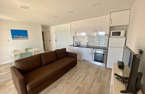 Sesimbra Apartment | APARTMENT WITH 1 BEDROOM. TERRACE AND BALCONY SEA VIEW FRONT. 10 METERS FROM THE BEACH