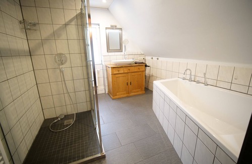 Gruibingen House | Apartment with 2 bedrooms, wood-burning stove, kitchen and terrace