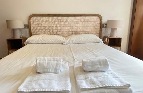 Maria Auxiliadora Apartment | Apartment with a balcony, downtown, free parking by YBH