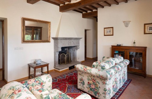 Subbiano Apartment | Apartment with A/C, hot tub, WIFI, sauna, pool, TV, patio, panoramic view, parking, close to Arezzo