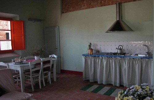 Torre A Castello Apartment | Apartment with beautiful view in the Crete Senesi