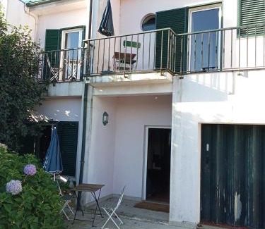 Sao Goncalo Apartment | Apartment with balconies and garden