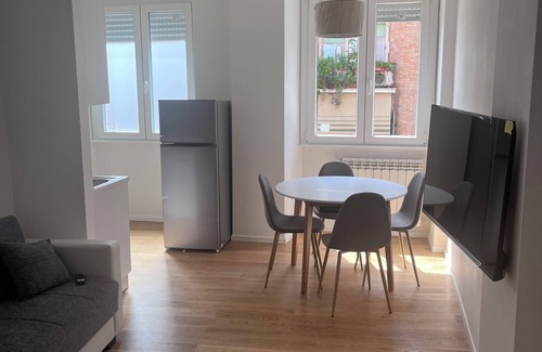 Tuscolano Apartment | Apartment with balcony 5 minutes walk from Metro A
