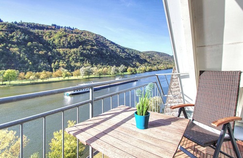 Bullay Apartment | Apartment with balcony directly on the banks and with a view of the Moselle