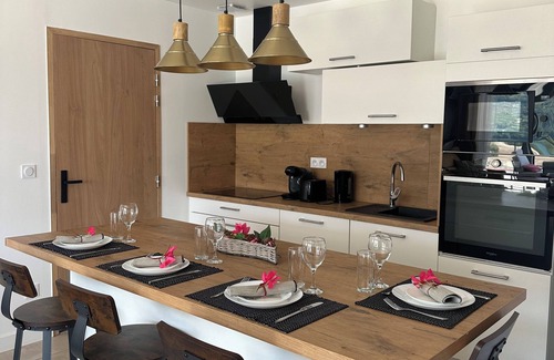 Saint-Vallier Apartment | Apartment with breathtaking view of the Rhône, in a quiet location free parking