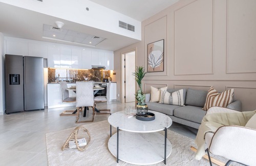 Bur Dubai Apartment | Apartment with City Skyline View , Pool & Gym Access